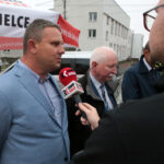 Zajączków, gmina Piekoszów - program „Interwencja”. Andrzej Jabłoński - dyrektor produkcji Nordkalk na wschodnią Europę / Piotr Michalski / Radio Kielce