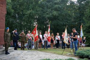 01.09.2017 Jędrzejów. 78 rocznica wybuchu II wojny światowej. Uroczystości przed pomnikiem Bohaterów Ziemi Jędrzejowskiej. / Ewa Pociejowska-Gawęda - Radio Kielce / 01.09.2017 Jędrzejów. 78 rocznica wybuchu II wojny światowej. Uroczystości przed pomnikiem Bohaterów Ziemi Jędrzejowskiej.