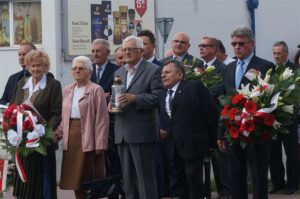 01.09.2017 Jędrzejów. 78 rocznica wybuchu II wojny światowej. Uroczystości przed pomnikiem Bohaterów Ziemi Jędrzejowskiej. / Ewa Pociejowska-Gawęda - Radio Kielce / 01.09.2017 Jędrzejów. 78 rocznica wybuchu II wojny światowej. Uroczystości przed pomnikiem Bohaterów Ziemi Jędrzejowskiej.