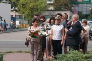 01.09.2017 Jędrzejów. 78 rocznica wybuchu II wojny światowej. Uroczystości przed pomnikiem Bohaterów Ziemi Jędrzejowskiej. / Ewa Pociejowska-Gawęda - Radio Kielce / 01.09.2017 Jędrzejów. 78 rocznica wybuchu II wojny światowej. Uroczystości przed pomnikiem Bohaterów Ziemi Jędrzejowskiej.