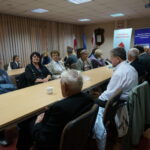 03.09.2017 Jasionna. Wypadek autokaru. Poszkodowani znaleźli schronienie w siedzibie Komendy Powiatowej Państwowej Straży Pożarnej w Jędrzejowie / Ewa Pociejowska-Gawęda - Radio Kielce / 03.09.2017 Jasionna. Wypadek autokaru. Poszkodowani znaleźli schronienie w siedzibie Komendy Powiatowej Państwowej Straży Pożarnej w Jędrzejowie