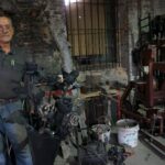 Kuźnia. Zenon Śmietański który wykonuje zawód kowala / Ewa Pociejowska-Gawęda / Radio Kielce