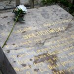 Cmentarz parafialny. Odnowienie nagrobka Salomei Skłodowskiej, babki Marie-Curie Skłodowskiej / Bartłomiej Zapała / Radio Kielce