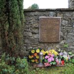 Cmentarz parafialny. Odnowienie nagrobka Salomei Skłodowskiej, babki Marie-Curie Skłodowskiej. Tablica upamiętniająca rodziców Stefana Żeromskiego / Bartłomiej Zapała / Radio Kielce