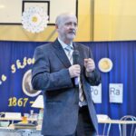 Szkoła Podstawowa. Odnowienie nagrobka Salomei Skłodowskiej, babki Marie-Curie Skłodowskiej. Prof. Andrzej Komosa, Wydział Chemii Uniwersytetu Marie Curie-Skłodowskiej w Lublinie / Bartłomiej Zapała / Radio Kielce