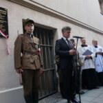 Odsłonięcie tablicy upamiętniającej żołnierzy Narodowych Sił Zbrojnych. Senator PiS Krzysztof Słoń / Michał Kita / Radio Kielce