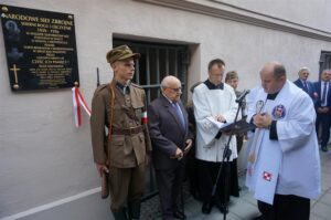 Odsłonięcie tablicy upamiętniającej żołnierzy Narodowych Sił Zbrojnych / Michał Kita / Radio Kielce