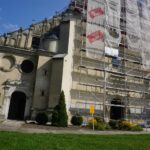 Trwa remont frontowej ściany gotycko-renesansowego kościoła Świętej Trójcy / Kamil Włosowicz / Radio Kielce