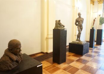 Wystawa rzeźb Dawida Szymczyka / Kamil Włosowicz / Radio Kielce