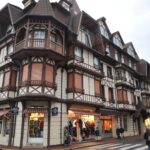 Muzyczne podróże przez świat. Normandia. Etretat / Wojciech Białek