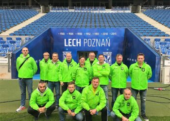 Drużyna Kielce Oldboye na stadionie Lecha Poznań przy ulicy Bułgarskiej w Poznaniu / Kielce Oldboye