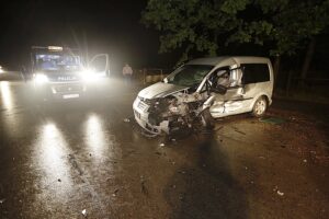 Zderzenie dwóch samochodów osobowych. Sześć osób zostało rannych / Jarosław Kubalski / Radio Kielce