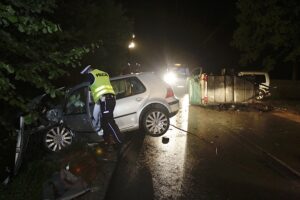 Zderzenie dwóch samochodów osobowych. Sześć osób zostało rannych / Jarosław Kubalski / Radio Kielce
