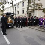 Bp Kazimierz Ryczan nie żyje. Uroczystości pogrzebowe. Kondukt żałobny w drodze do kościoła Trójcy Świętej / Jarosław Kubalski / Radio Kielce