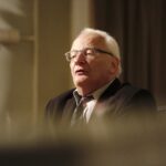 Projekcja filmu "Konterfekty Króla Jegomości" w Sanatorium Marconi. Reżyser i scenarzysta dokumentu Stanisław Janicki / Jarosław Kubalski / Radio Kielce