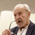 Wojewódzka Biblioteka Publiczna w Kielcach. Promocja książki Zdzisława Jerzego Adamczyka "Manipulacje i tajemnice. Zagadki późnej biografii Stefana Żeromskiego" / Jarosław Kubalski / Radio Kielce