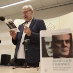 Wojewódzka Biblioteka Publiczna w Kielcach. Promocja książki Zdzisława Jerzego Adamczyka "Manipulacje i tajemnice. Zagadki późnej biografii Stefana Żeromskiego" / Jarosław Kubalski / Radio Kielce