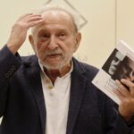 Wojewódzka Biblioteka Publiczna w Kielcach. Promocja książki Zdzisława Jerzego Adamczyka "Manipulacje i tajemnice. Zagadki późnej biografii Stefana Żeromskiego" / Jarosław Kubalski / Radio Kielce