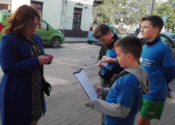 Uczniowie Szkoły Podstawowej nr 13 w Kielcach Tomek Karczewski, Adrian i Krystian Sójka na matematycznym patrolu z okazji VII Międzynarodowego Dnia Tabliczki Mnożenia / Michał Kita / Radio Kielce