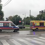 Wypadek na Alei IX Wieków Kielc. Pieszy wpadł pod karetkę / Monika Miller / Radio Kielce
