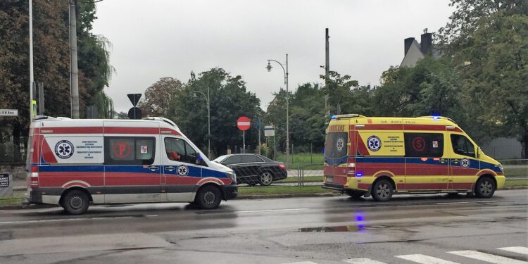 Wypadek na Alei IX Wieków Kielc. Pieszy wpadł pod karetkę / Monika Miller / Radio Kielce
