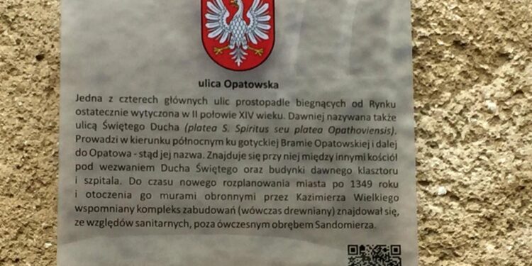 Tablica wyjaśniająca pochodzenie nazwy ulicy / Grażyna Szlęzak - Wójcik / Radio Kielce