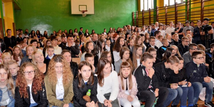 04.09.2017 Jędrzejów. Inauguracja roku szkolnego w SP 5 / Ewa Pociejowska-Gawęda - Radio Kielce / 04.09.2017 Jędrzejów. Inauguracja roku szkolnego w SP 5