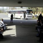 04.04.2016 Kielce. Dworzec PKS. Busy. Podróżni. / Jarosław Kubalski / Radio Kielce