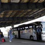 04.04.2016 Kielce. Dworzec PKS. Busy. Podróżni. / Jarosław Kubalski / Radio Kielce