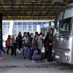 04.04.2016 Kielce. Dworzec PKS. Busy. Podróżni. / Jarosław Kubalski / Radio Kielce