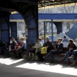 04.04.2016 Kielce. Dworzec PKS. Podróżni. / Jarosław Kubalski / Radio Kielce