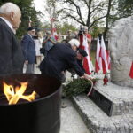 01.09.2017 Kielce. Uroczystości w 78. rocznicę wybuchu II Wojny Światowej. Złożenie kwiatów Kwaterze Ofiar Września 1939 / Jarosław Kubalski  /  Radio Kielce / Kielce. Uroczystości w 78. rocznicę wybuchu II Wojny Światowej