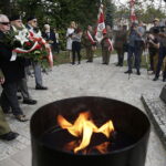 01.09.2017 Kielce. Uroczystości w 78. rocznicę wybuchu II Wojny Światowej. Złożenie kwiatów Kwaterze Ofiar Września 1939 / Jarosław Kubalski  /  Radio Kielce / Kielce. Uroczystości w 78. rocznicę wybuchu II Wojny Światowej