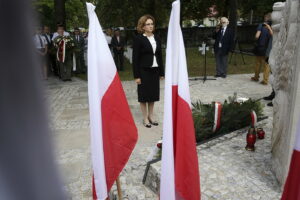 01.09.2017 Kielce. Uroczystości w 78. rocznicę wybuchu II Wojny Światowej. Złożenie kwiatów Kwaterze Ofiar Września 1939. Wojewoda Agata Wojtyszek / Jarosław Kubalski / Radio Kielce / Kielce. Uroczystości w 78. rocznicę wybuchu II Wojny Światowej