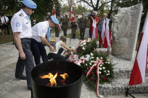 01.09.2017 Kielce. Uroczystości w 78. rocznicę wybuchu II Wojny Światowej. Złożenie kwiatów Kwaterze Ofiar Września 1939 / Jarosław Kubalski / Radio Kielce