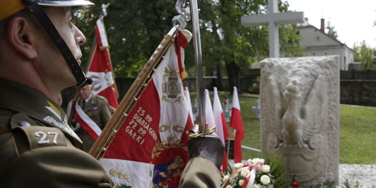 01.09.2017 Kielce. Uroczystości w 78. rocznicę wybuchu II Wojny Światowej. Złożenie kwiatów Kwaterze Ofiar Września 1939 / Jarosław Kubalski  /  Radio Kielce / Kielce. Uroczystości w 78. rocznicę wybuchu II Wojny Światowej