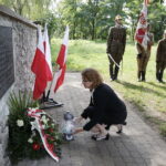 01.09.2017 Kielce. Uroczystości w 78. rocznicę wybuchu II Wojny Światowej. Złożenie pod tablicą upamiętniającą ofiary niemieckich nalotów bombowych. Wojewoda Agata Wojtyszek / Jarosław Kubalski  /  Radio Kielce / Kielce. Uroczystości w 78. rocznicę wybuchu II Wojny Światowej