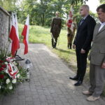01.09.2017 Kielce. Uroczystości w 78. rocznicę wybuchu II Wojny Światowej. Złożenie pod tablicą upamiętniającą ofiary niemieckich nalotów bombowych. Rafał Nowak i Leszek Bukowski / Jarosław Kubalski  /  Radio Kielce / Kielce. Uroczystości w 78. rocznicę wybuchu II Wojny Światowej