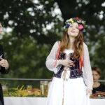 02.09.2017 Kielce. "Wesele" Stanisława Wyspiańskiego w ogrodach Radia Kielce. W spektaklu zagrali dziennikarze Radia Kielce i TVP 3 Kielce. Stanisław Blinstrub i Monika Miller / Jarosław Kubalski  /  Radio Kielce / "Wesele" Stanisława Wyspiańskiego w ogrodach Radia Kielce.