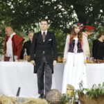 02.09.2017 Kielce. "Wesele" Stanisława Wyspiańskiego w ogrodach Radia Kielce. W spektaklu zagrali dziennikarze Radia Kielce i TVP 3 Kielce. Stanisław Blinstrub i Monika Miller / Jarosław Kubalski  /  Radio Kielce / "Wesele" Stanisława Wyspiańskiego w ogrodach Radia Kielce.