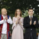 02.09.2017 Kielce. "Wesele" Stanisława Wyspiańskiego w ogrodach Radia Kielce. W spektaklu zagrali dziennikarze Radia Kielce i TVP 3 Kielce. Marcin Przemirski, Rafał Szymczyk, Marlena Płaska, Stanisław Blinstrub i Monika Miller / Jarosław Kubalski  /  Radio Kielce / "Wesele" Stanisława Wyspiańskiego w ogrodach Radia Kielce.