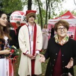 02.09.2017 Kielce. "Wesele" Stanisława Wyspiańskiego w ogrodach Radia Kielce. W spektaklu zagrali dziennikarze Radia Kielce i TVP 3 Kielce. Monika Miller, Marcin Różyc i poseł Maria Zuba / Jarosław Kubalski  /  Radio Kielce / "Wesele" Stanisława Wyspiańskiego w ogrodach Radia Kielce.