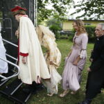 02.09.2017 Kielce. "Wesele" Stanisława Wyspiańskiego w ogrodach Radia Kielce. W spektaklu zagrali dziennikarze Radia Kielce i TVP 3 Kielce. / Jarosław Kubalski  /  Radio Kielce / "Wesele" Stanisława Wyspiańskiego w ogrodach Radia Kielce.