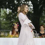 02.09.2017 Kielce. "Wesele" Stanisława Wyspiańskiego w ogrodach Radia Kielce. W spektaklu zagrali dziennikarze Radia Kielce i TVP 3 Kielce. Stanisław Blinstrub i Marlena Płaska / Jarosław Kubalski  /  Radio Kielce / "Wesele" Stanisława Wyspiańskiego w ogrodach Radia Kielce.