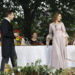 02.09.2017 Kielce. "Wesele" Stanisława Wyspiańskiego w ogrodach Radia Kielce. W spektaklu zagrali dziennikarze Radia Kielce i TVP 3 Kielce. Stanisław Blinstrub i Marlena Płaska / Jarosław Kubalski  /  Radio Kielce / "Wesele" Stanisława Wyspiańskiego w ogrodach Radia Kielce.