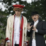 02.09.2017 Kielce. "Wesele" Stanisława Wyspiańskiego w ogrodach Radia Kielce. W spektaklu zagrali dziennikarze Radia Kielce i TVP 3 Kielce. Marcin Różyc i Ryszard Koziej / Jarosław Kubalski  /  Radio Kielce / "Wesele" Stanisława Wyspiańskiego w ogrodach Radia Kielce.