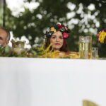 02.09.2017 Kielce. "Wesele" Stanisława Wyspiańskiego w ogrodach Radia Kielce. W spektaklu zagrali dziennikarze Radia Kielce i TVP 3 Kielce. Marcin Przemirski i Monika Miller / Jarosław Kubalski  /  Radio Kielce / "Wesele" Stanisława Wyspiańskiego w ogrodach Radia Kielce.