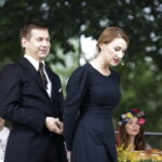 02.09.2017 Kielce. "Wesele" Stanisława Wyspiańskiego w ogrodach Radia Kielce. W spektaklu zagrali dziennikarze Radia Kielce i TVP 3 Kielce. Stanisław Blinstrub i Aleksandra Gronek - Piotrowska / Jarosław Kubalski  /  Radio Kielce / "Wesele" Stanisława Wyspiańskiego w ogrodach Radia Kielce.