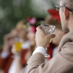 02.09.2017 Kielce. "Wesele" Stanisława Wyspiańskiego w ogrodach Radia Kielce. W spektaklu zagrali dziennikarze Radia Kielce i TVP 3 Kielce. / Jarosław Kubalski  /  Radio Kielce / "Wesele" Stanisława Wyspiańskiego w ogrodach Radia Kielce.