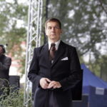 02.09.2017 Kielce. "Wesele" Stanisława Wyspiańskiego w ogrodach Radia Kielce. W spektaklu zagrali dziennikarze Radia Kielce i TVP 3 Kielce. Stanisław Blinstrub / Jarosław Kubalski  /  Radio Kielce / "Wesele" Stanisława Wyspiańskiego w ogrodach Radia Kielce.